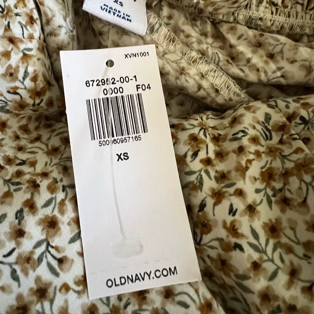 Old Navy Floral Print V-Neck Cami Jumpsuit - Picture 13 of 15